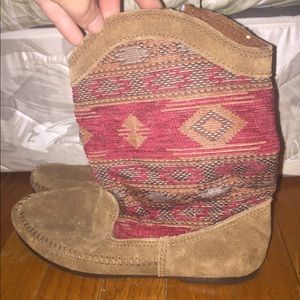 MINNETONKA BAJA BOOTS SIZE 7